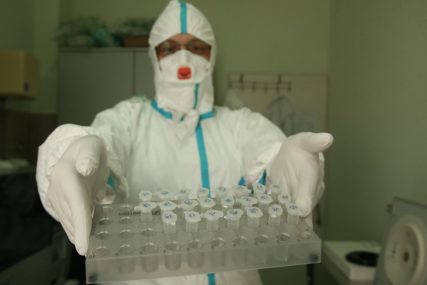 virus-korona-labaratorija-institut-za-javno-zdravstvo-02-foto-S-PASALIC-427x285