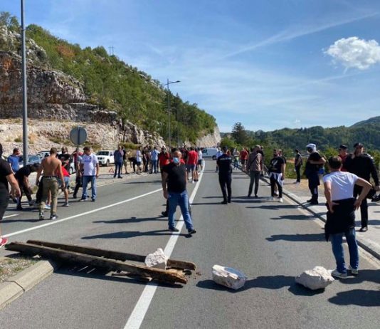 IZ ČASA U ČAS: Blokiran kružni tok na ulazu u Cetinje (FOTO/VIDEO)