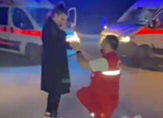 Neobična prosidba uz rotacije i sirene ambulantnih kola: Hitno je rekla “DA” (VIDEO)