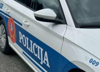 TRAGEDIJA KOD NIKŠIĆA: Dečak (14) poginuo nakon prevrtanja viljuškara u dvorištu porodične kuće