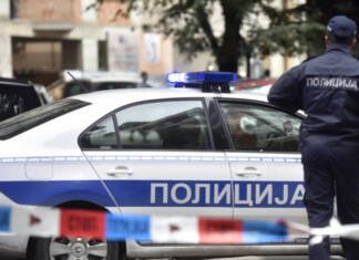 Državljanin BiH čekićem polupao pet policijskih auta