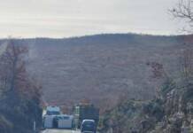 Udes na putu Trebinje–Bileća: Vozilo završilo na krovu