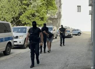 Pucnjava, razbijena auta i desetine kilograma droge: Gačani optuženi za šverc marihuane