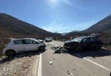 Tri osobe povrijeđene u udesu kod Grahova