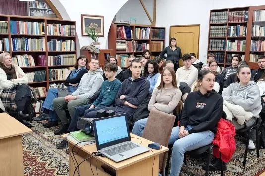 DANI OTVORENIH VRATA LEGATA JOVANA DUČIĆA: Brojni posjetioci zavirili u ličnu biblioteku našeg velikog pjesnika