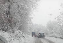 Zastoj na putu Gacko – Foča: Snijeg iznenadio u februaru!/FOTO/