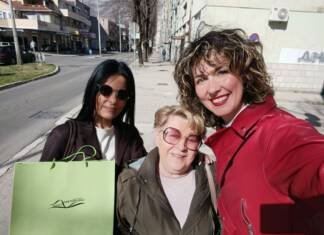 (FOTO)Narodna biblioteka Trebinje obradovala najstarije korisnice povodom 8. marta