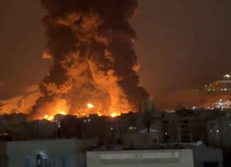 (VIDEO) 90 MILIONA LJUDI U ŽIVOTNOJ OPASNOSTI! Toksična kiša prijeti nakon eksplozija u naftnim postrojenjima u Iranu, na ulicama “RIJEKE