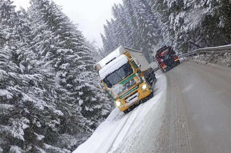 Kamion teretnjaci, snijeg