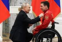 Putin kleknuo pred sportistom: gest koji je obišao svijet