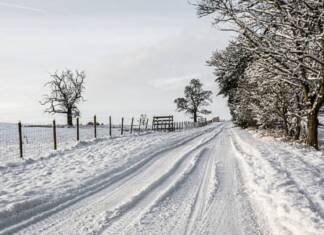 Zima se vratila: Snijeg zabijelio sela oko Gacka (VIDEO)