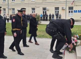 Sjećanje na heroje: Položeno cvijeće u Trebinju