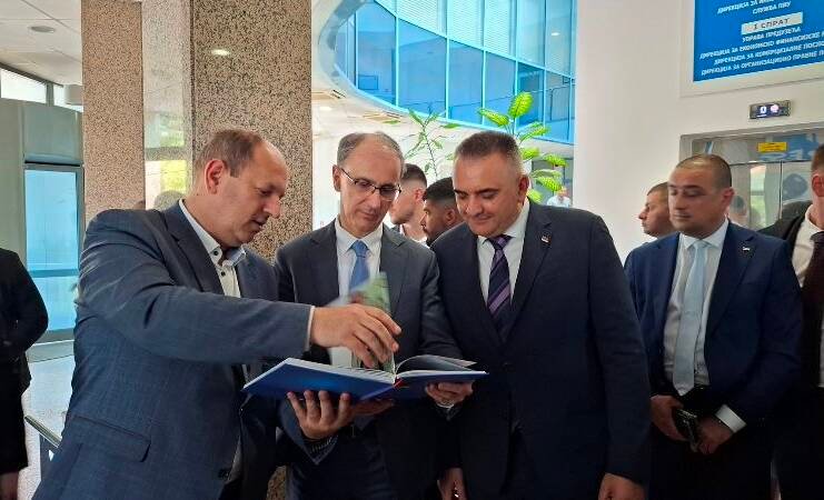 Nakon sastanka u ERS-u visoke delegacije obišle pijacu i prošetali gradom (FOTO)