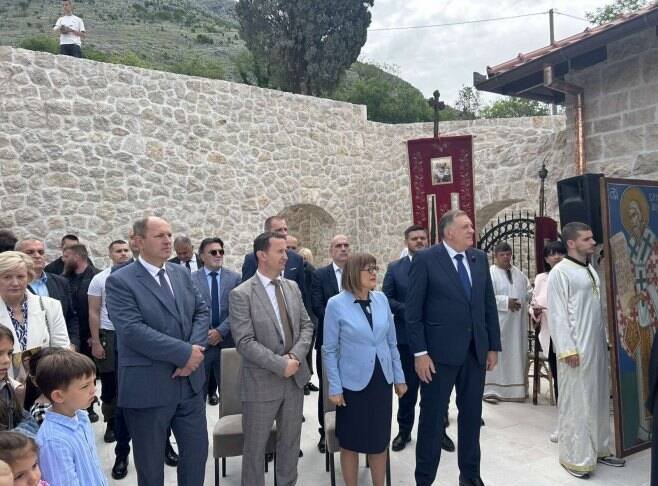 Dodik prisustvovao Svetoj arhijerejskoj liturgiji u Mrkonjićima kod Trebinja