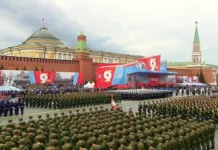 ZAVRŠENA VOJNA PARADA U MOSKVI Putin nakon govora zajedno sa stranim liderima položio cveće na spomenik Neznanom junaku