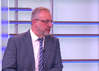 Profesor dr Ranko Rajović upozorava roditelje na opasnost od ekrana: “Povećava vršnjačko nasilje”