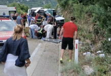 Kombi sletio s puta Kotor-Nikšić: Jedna osoba poginula, 16 povrijeđenih
