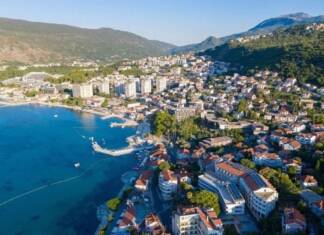 Herceg Novi: Od danas zabranjeno kretanje u kupaćem kostimu kroz parkove i gradske ulice
