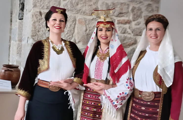 Od dukata do opanaka: U Trebinju zablistale hercegovačke narodne nošnje