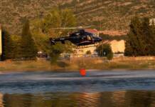 Helikopter MUP-a gasi požar u Trebinju