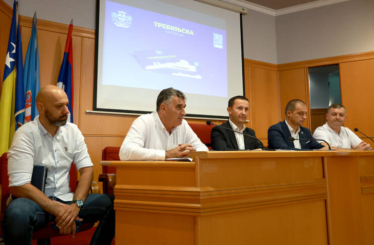 Podjelom kartica sa popustom za višečlane porodice počeo program „Trebinjska kartica“