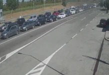 Velike gužve na 12 graničnih prelaza: Vozači na mukama