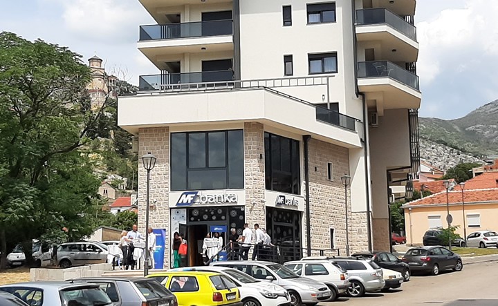 Izdaje se namješten stan u centru Trebinja