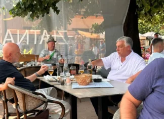 Neočekivan gost u Guči: Orban uživa uz trube i pečenje