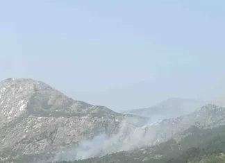 Veliki požar kod Gacka, sve raspoložive snage na terenu
