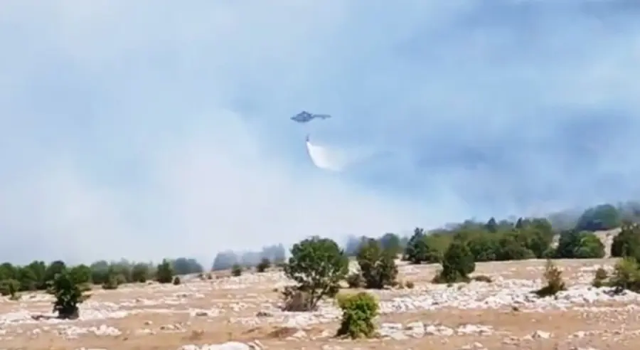 požar helikopt