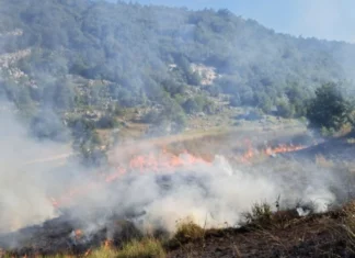 Dva požara na području Gacka, situacija stabilna
