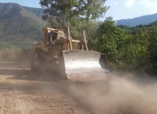 Radnici i mašine na najzahtjevnijim dionicama novog puta Tjentište-Foča (VIDEO)