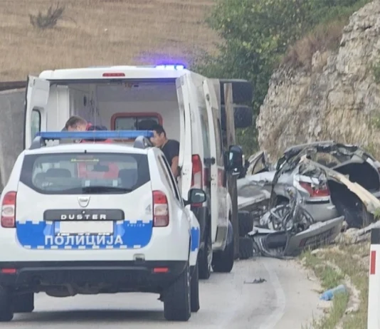 Detalji stravične nesreće na Manjači: Poginuo vozač automobila, kamion se prevrnuo /FOTO/