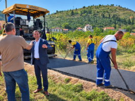 Asfaltirana saobraćajnica u Pridvorcima, nastavljaju se radovi u trebinjskim naseljima