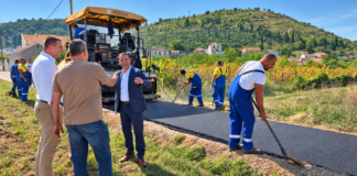 Asfaltirana saobraćajnica u Pridvorcima, nastavljaju se radovi u trebinjskim naseljima