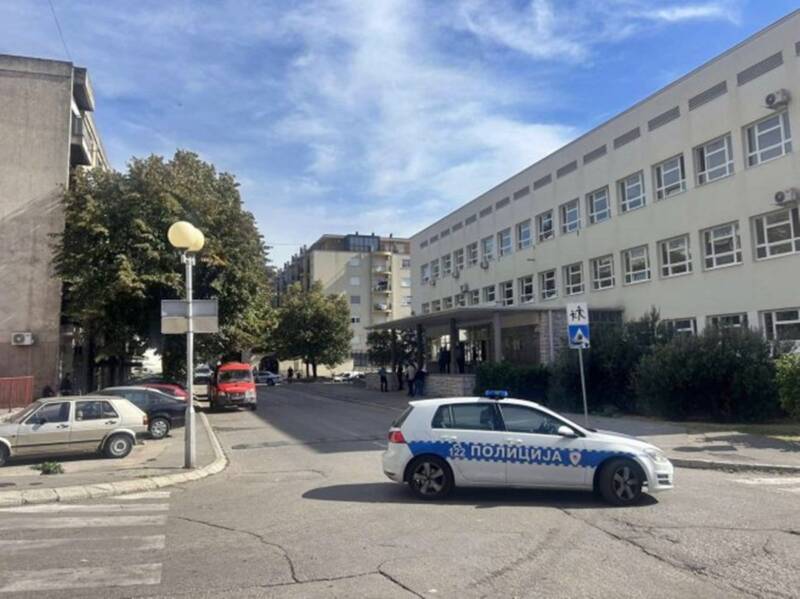 Pol dojava bombe škola