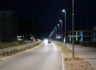 Ulica Momira Bulatovića dobila rasvjetu, uskoro novi park sa igralištem i košarkaškim terenom